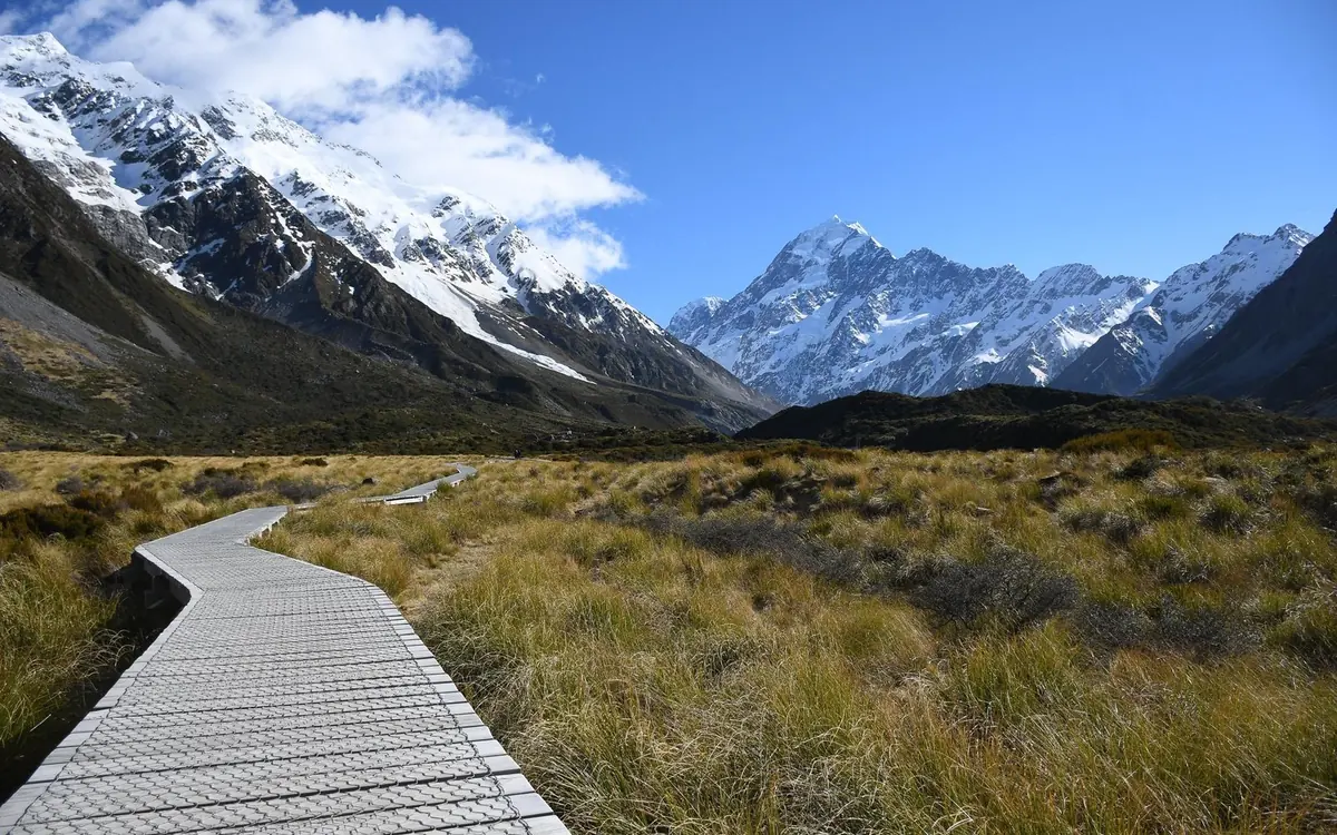The road up the Tasman Valley towards Aoraki / Mount Cook
