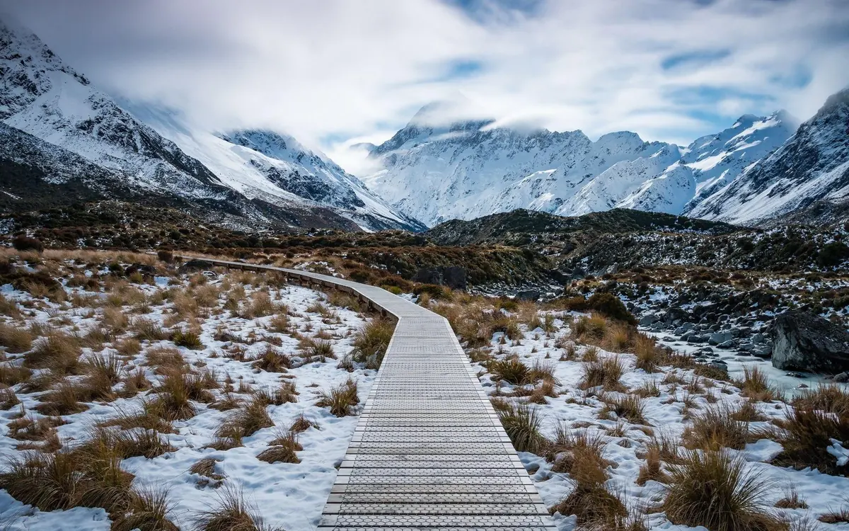 Walkers on the moraine track above Tasman Lake at Aoraki / Mount Cook